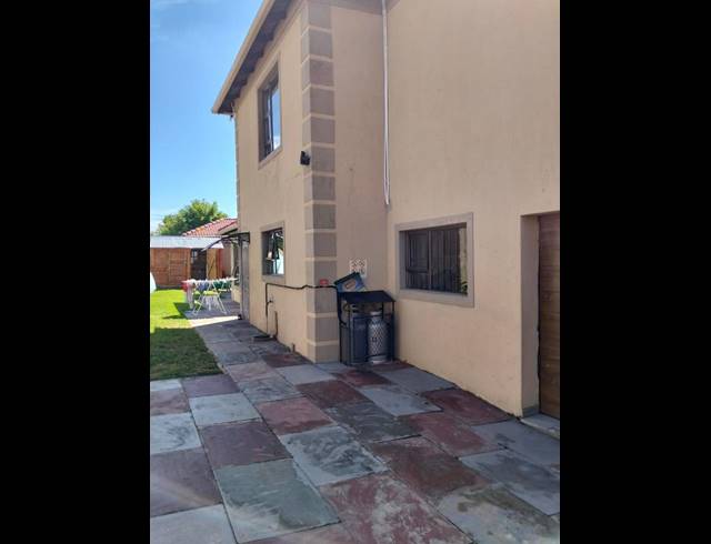 7 BEDROOM HOUSE FOR SALE IN NORKEM PARK